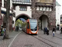 Freiburger VAG CAF Urbos Wagen 301 (Aldi Süd Vollwerbung) am 22.03.17 in der Innenstadt