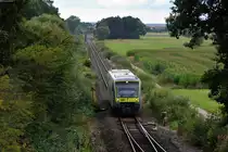650 704 der agilis als ag84575 von Weidenberg nach Weiden bei der Einfahrt in Kemnath-Neustadt, 21.08.2016