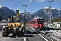 S1 1527 mit ABe 4/16 3102 aus Schiers trifft in Rhäzüns ein. (23.04.2017)