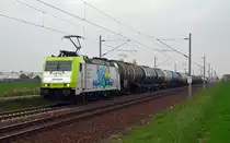 Der Superhero 185 578 der Captrain flog mit einem Kesselwagenzug am 04.04.17 durch Rodleben Richtung Magdeburg.