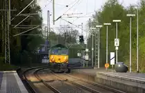 Ein Nachschuss von der Class 66 PB17 von der Rurtalbahn-Cargo kommt als Lokzug aus Aachen-West nach Oberhausen-West und kam aus Richtung Aachen-West,Laurensberg,Richterich,Kohlscheid,Herzogenrath,Palenberg,Zweibrüggen,Frelenberg,Geilenkirchen,Süggerrath,Lindern,Brachelen,Hückelhoven-Baal,Baal und fuhr durch Erkelenz in Richtung Herrath,Beckrath,Wickrath,Rheydt-Hbf,Mönchengladbach-Hbf. 
Aufgenommen vom Bahnsteig 1 in Erkelenz.
Bei schönem Sonnenschein und Wolken am Nachmittag vom 10.4.2017.