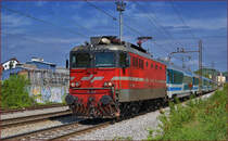 SŽ 342-001 zieht EC151 durch Maribor-Tabor Richtung Ljubljana. /14.4.2017