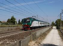 Die E 464 258 mit einem R am 21.04.2017 unterwegs bei Tagliaferro.