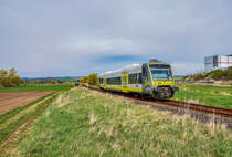 VT 650 737-9 fährt als ag 84589 (Bad Rodach - Marktredwitz) kurz vor der Haltestelle Wiesenfeld (b Coburg) vorüber.
Aufgenommen am 12.4.2017.