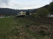 Der erste gelbe 612er kam mir heute vor die Kamera gefahren.

612 612 als Re 22340 (Ulm Hbf - Sigmaringen)am 28.04.17 kurz nach Blaubeuren.