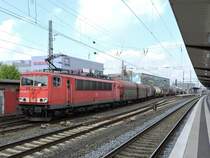 Lok der Baureihe 155 durcheilt Bielefeld Hbf mit einem Güterzug am 28.04.2017.