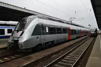 1442 663-9 wartet am 7.4.2017 zusammen mit 1442 165-5 als RE13 (RE16107) nach Leipzig Hauptbahnhof im Magdeburger Hauptbahnhof auf Abfahrt.