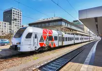Die beiden SÜWEX-Triebzüge 429 116-7 und 429 111-8 fahren als RE 4123 (Mannheim Hbf - Saarbrücken Hbf - Trier Hbf - Koblenz Hbf) aus dem Mannheimer Hbf aus.
Aufgenommen am 20.4.2017.