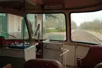 Der Führerstand des X 4208 am 07.04.2017 in Ambert. Die SNCF stellte 1959 10 dieser Aussichtstriebwagen in Dienst, die bis 1985 ausgemustert wurden. Im unteren Teil befand sich die 2. Klasse, während oben 44 Sitze der ersten Klasse untergebracht waren. 