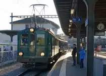 RBS: Impressionen von der Solothurner Museumsnacht vom 29. April 2017.
Viele Besucher genossen eine Fahrt nach Lohn-Lüterkofen und zurück mit dem CFe 4/4 11  Hoschtet Schnägg  oder gönnten sich einen gemütlichen Drink im alten  Pendler Pintli . Sehr beliebt waren auch die Führungen durch die Werkstätte Solothurn.
Die beiden historischen RBS Triebwagen 11 und 1 im Endbahnhof Solothurn.
Foto: Walter Ruetsch 