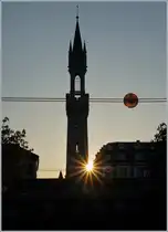 Da Konstanz am  falschen  Ende des See liegt, eignet es sich weniger für klassische Sonnenuntergänge, doch dieser, etwas untypische Sonnenuntergang hat, so finde ich jedenfalls hat auch seinen Reiz und dank des markanten Bahnhofsturm mutiert er gar zu einem Bahnbild.
20. April 2017