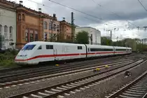 402 031-9  Brandenburg an der Havel  erreicht am 26.4.2017 als ICE587 von Hamburg-Altona nach München Hauptbahnhof den Hamburger Hauptbahnhof.