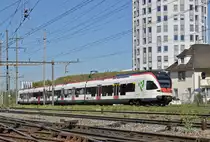 RABe 521 021, auf der S1, fährt zum Bahnhof Pratteln. Die Aufnahme stammt vom 24.04.2017.