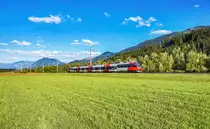 4024 112-7 fährt als S1 4241 (Friesach - Lienz) nahe Berg im Drautal vorüber.
Aufgenommen am 30.4.2017.