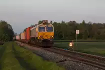 Im wirklich allerletzten Licht des 05. Mai 2017 konnte noch die 247 053-2 mit einem Containerzug aus Burghausen bei Heiligenstatt angetroffen werden. 

Einen Gruß an dieser Stelle zurück an den Lokführer!