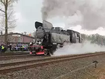 Tkt48-191 aus Chabówka kurz vor dem Regen auf der Strecke bei der Dampflokparade in Wolsztyn am 29. April 2017.