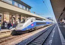 310 045-4 fährt als TGV 9552 (Frankfurt (Main) Hbf - Saarbrücken Hbf - Paris Est) in Mannheim Hbf ein.
Aufgenommen am 20.4.2017.