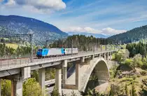 TXL 185 540-2  Kassel Huskies/Oma Liesel  fährt gemeinsam mit 185 528-7 von Alpha Trains aus dem Bahnhof Tarvisio Boscoverde, in Richtung Österreich aus.
Aufgenommen am 1.5.2017.