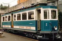 TB/Wetzikon-Meilen: Am Landsgemeindesonntag 1974 stand der BDe 4/4 2 von 1903 letztmals im Grosseinsatz der TB.
CFe 4/4 ist die Bezeichnung für die drei Triebwagen der von 1903 bis 1950 existierenden Wetzikon–Meilen-Bahn (WMB). Die Motorwagen wurden von der Schweizerischen Industrie-Gesellschaft (SIG) und der Maschinenfabrik Oerlikon (MFO) erbaut. Ihre Länge über Puffer betrug 14 m, ihre Breite 2,20 m und ihre maximale Höhe 3,76 m. Ihr Gewicht betrug 21 Tonnen. Sie enthielten je 18 Sitzplätze im Raucher- und im Nichtraucherabteil, 6 Klappsitze im ca. 4 m² grossen Gepäckabteil und 6 Stehplätze auf der hinteren Plattform. Sie waren mit je 4 Motoren 900 V 70 PS ausgerüstet und für eine Geschwindigkeit von 25 km/h zugelassen.
Kein Fahrzeug blieb nach der Einstellung 1950 der Nachwelt erhalten.
Der Museumstriebwagen Nr. 2, Baujahr 1903, stammt von der Trogenerbahn (TB) und wurde dort 1975 ausrangiert. Er wurde, da bauartgleich mit den Triebwagen der Wetzikon–Meilen-Bahn, von freiwilligen Helfern des Vereins Tram-Museum Zürich übernommen und optisch als CFe 4/4 Nummer 2 der Wetzikon–Meilen-Bahn in den Jahren 1986 und 1987 aufgearbeitet. Als nicht mehr fahrfähiges Denkmal steht er seit 1992 sichtbar in einem Mausoleum hinter Glasfenster des Direktionsgebäudes der Verkehrsbetriebe Zürichsee und Oberland in Grüningen, unmittelbar bei der Bushaltestelle Grüningen Station.
Der ehemalige TB Triebwagen BDe 4/4 2 wurde im Dezember 1987 auf der Forch vor der Werkstätte der FB als CFe 4/4 2 der ehemaligen Wetzikon-Meilen-Bahn verewigt.
Foto: Walter Ruetsch
 