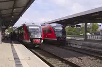 Großer Bahnhof. 160 Jahre Bahnstrecke Homburg-Zweibrücken. Am 07.05.1857 ging die Bahnstrecke Homburg-Zweibrücken ans Netz. Die Strecke ist zur Zeit stillgelegt aber eine Initiative hatte sich für eine Reaktivierung eingesetzt. Nun soll die S-Bahn (S1) Osterburken - Homburg Saar nach Zweibrücken verlängert werden. Vielleicht fahren beim 165 Geburtstag schon wieder Züge von Homburg nach Zweibrücken. Am 05.05.2017 wurde im Hbf. Zweibrücken gefeiert. 642 105 ist gerade aus Saarbrücken in Zweibrücken eingefahren. Auf Gleis 2 steht 642 029 abgestellt. Bahnstrecke 3450 Rheinsheim (bei Germersheim)- Landau - Rohrbach Saar.