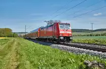 146 240-7 ist als RB mit Ziel Bamberg Hbf. unterwegs gesehen am 10.05.2017 bei Retzbach-Zellingen.