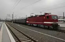 243 005-6 und 03 1010 (Zugschluss) erreichen am 13.5.2017 zusammen mit dem D52280 von Erfurt Hauptbahnhof nach Bad Schandau den Leipziger Hauptbahnhof. 