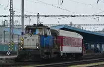 714 212-8 rangiert den slowakischen Schlafwagen SK-ZSSK WLABmee 62 56 71-90 010-2 im Bahnhof Cheb.

Cheb 15.04.2017