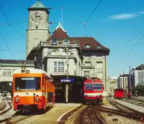 TB: Die BDe 4/8 21-25 prägten mit ihrem orangen Anstrich von 1975 bis 2004 das Bild der Trogenerbahn. Nach der Inbetriebnahme der Be 4/8 31-34 in den Jahren 2004/2008 wurden die BDe 4/8 21 und 24 an die Rittnerbahn im Südtirol, Italien verkauft, wo sie den veralteten Fahrzeugpark verjüngten.
Der Bahnhof von TB und AB in St. Gallen im Jahre 2003.
Im Jahre 2006 kam es dann zur Fusion AB, RHB, RhV und TB.
Foto: Walter Ruetsch