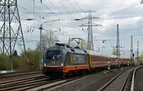 Da fuhr er noch planmäßig - der Locomore von Stuttgart nach Berlin. Am 08.04.17 führte 242 517 der Hectorrail ihren LOC vorbei am S-Bahnhof Friedrichsfelde Ost Richtung Endbahnhof Lichtenberg. Gruß zurück!