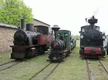 Parallelfahrt auf drei Spurweiten beim 2. Märkischen Feldbahnfest am 13.05.2017 im Ziegeleipark Mildenberg.
Links die „LoWa“ des Ziegeleiparks Mildenberg auf 630 mm, daneben die Krauss-Lokomotive aus Nürnberg auf 500 mm und rechts die No. 54 I K auf 750 mm.

