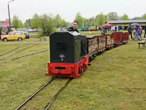 Feldbahndiesel von O&K mit einer Ladung von Ziegelsteinen auf dem 2. Märkischen Feldbahnfest am 13.05.2017 im Ziegeleipark Mildenberg.