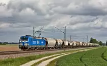 Die EGP 193 848-9 fährt in Langenisarhofen mit einem Getreidezug nordwärts.Bild April 2017