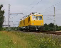 702 201 der DB Netz in Fahrtrichtung Seelze. Aufgenommen in Dedensen-Gümmer am 29.07.2015.