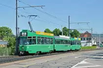 Doppeltraktion, mit dem Be 4/4 493, dem B4S 1501 und dem Be 4/4 486, auf der Linie 2, fahren zur Haltestelle Münchensteinerstrasse. Die Aufnahme stammt vom 17.05.2017.