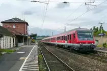 Karlstadt/Main: Am 12.8.09 bestand der RE nach Bamberg aus fünf modernisierten „Silberlingen“ 