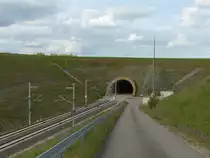 Das Westportal vom Tunnel Augustaburg der neuen Schnellfahrstrecke von Erfurt nach Nürnberg, am 20.05.2017 bei Erfurt.