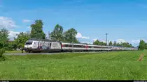 Re 460 041 mit Werbung für das Schweizerische Rote Kreuz am 15. Mai 2017 mit einem IC Romanshorn - Brig kurz nach Amriswil.