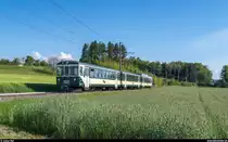 LEB Be 4/4 27 mit Pendel am 17. Mai 2017 als Schnellzug 49 zwischen Sugnens und Fey. <br>
Auch nach Ablieferung der zweiten Serie RBe 4/8 stehen die beiden Be-4/4-Pendel im werktäglichen Einsatz auf den abendlichen Schnellzügen 49 und 51 (und am Morgen in der Gegenrichtung).