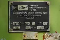 Herstellerschild der Akku-Grubenlok des 500 mm-Feldprojekts Berlin e.V. beim 2. Märkischen Feldbahnfest im Ziegeleipark Mildenberg.

