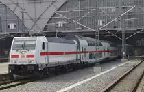 146 560-8 macht sich am 13.5.2017 mit dem IC2038 nach Emden Hauptbahnhof im Leipziger Hauptbahnhof auf den Weg.