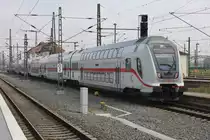 IC2038 nach Emden Hauptbahnhof fährt am 13.5.2017 aus dem Leipziger Hauptbahnhof aus. Zuglok war 146 560-8.