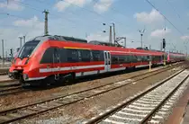 442 618-5 und 442 811-6 fahren am 13.5.2017 als RE50 (RE16516)  Saxonia  von Dresden Hauptbahnhof in den Leipziger Hauptbahnhof ein.