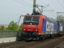 482 024-7 der sbb-cargo vor einem Containerzug. Aufgenommen am 21.4.2007 auf der S�dbr�cke in K�ln.