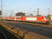 Die Br.146 203-5 mit der lackierung  Baden-W�rttemberg bewegt was, Mit dem Baden-W�rttemberg-Ticket, 5 Personen, 1 Tag, 1 Preis . Sie zoge die Ex-Silberlingen(Verkehrsrot) in den Stuttgarter Hbf ein. Dieser Zug kam von Aalen Hbf. Aufgenommen am 29.04.07