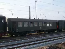 Der PRESS Dienstwagen 55 80 89-06 001-3,am 15.Mai 2017,in Bergen/Rügen.Davor ist noch der Loktender von 01 0509 zuerkennen.