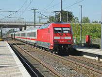 Nachschuß auf  101 060-2 und Schublok 101 027-1 mit IC-Wagen zum Kirchentag 2017 von Berlin nach Lutherstadt Wittenberg am 28. Mai 2017 in Großbeeren.		
