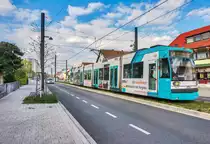 Der rnv-Tramwagen 5613, fährt am 14.4.2017, kurz nach der Haltestelle Käfertal, Speckweg vorüber.
Unterwegs war die Garnitur auf der Linie 4A (Käfertal, Käfertaler Wald - Mannheim, Rosengarten - Mannheim, Hauptbahnhof -
 Oggersheim, Endstelle).