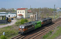 Nachdem 151 017 am 01.05.17 von ihrem Containerzug abgesetzt hatte holte sie ihre Schwester 151 138 von der Parkposition ab und schleppte sie an den mitgebrachten Containerzug.
