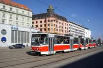 Tschechien / Straßenbahn (Tram) Brno / Brünn: Tatra KT8D5.RN2 - Wagen 1702 von Dopravní podnik města Brna a.s. (DPMB), aufgenommen im März 2017 am Hauptbahnhof der tschechischen Stadt Brünn.