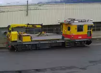 Arbeitszug im Betriebswerk der IVB, von der Stubaitalbahn aus aufgenommen am 24.07.2007.